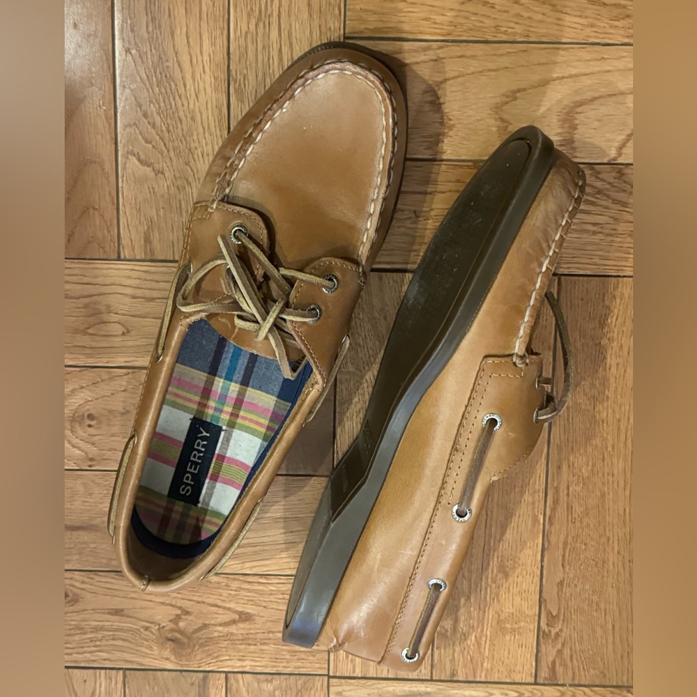 Women’s Sperry size 10
